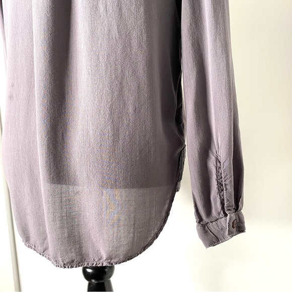 Bella Dahl Grey V-Neck Pocket Popover Blouse - Picture 7 of 11